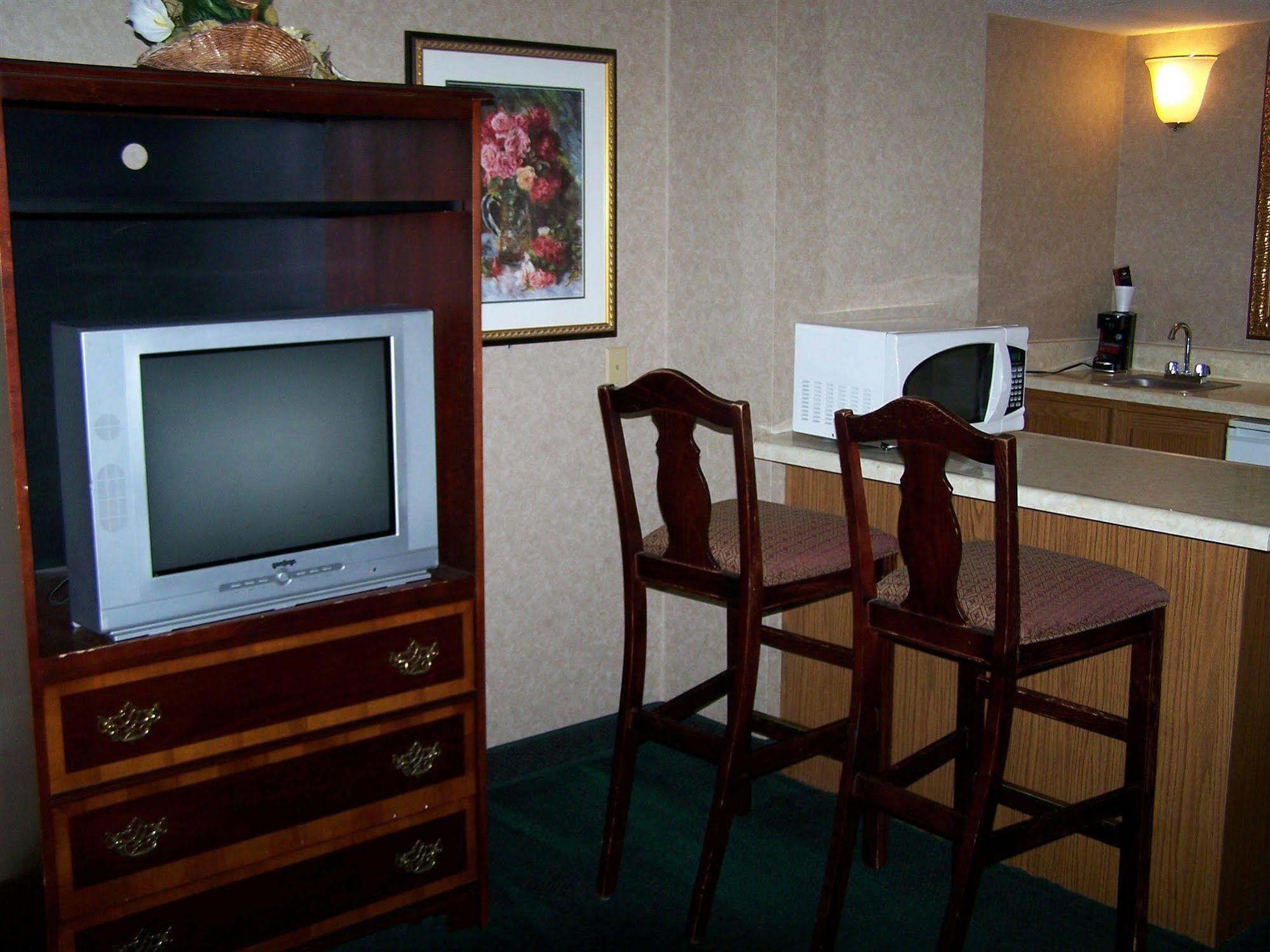 Seasons Inn And Suites Fort Smith Bagian luar foto