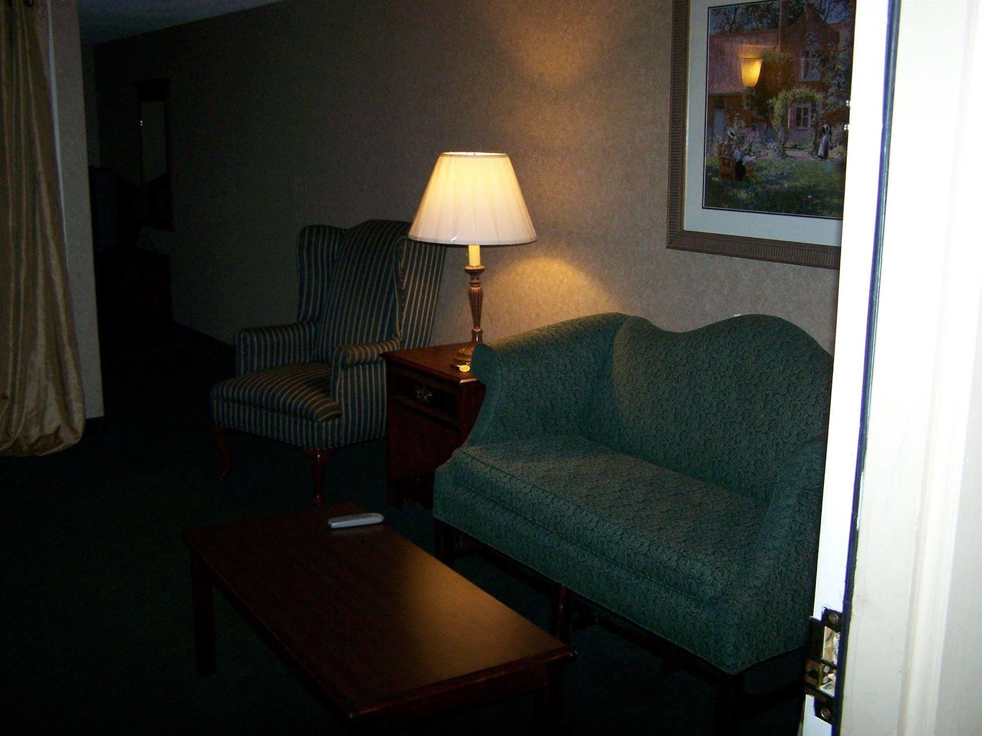 Seasons Inn And Suites Fort Smith Bagian luar foto